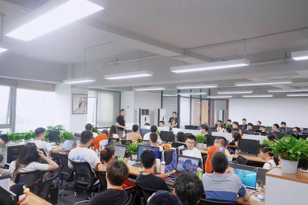 微享互动＆仟佰度举行五月员工表彰暨欢庆端午大会！